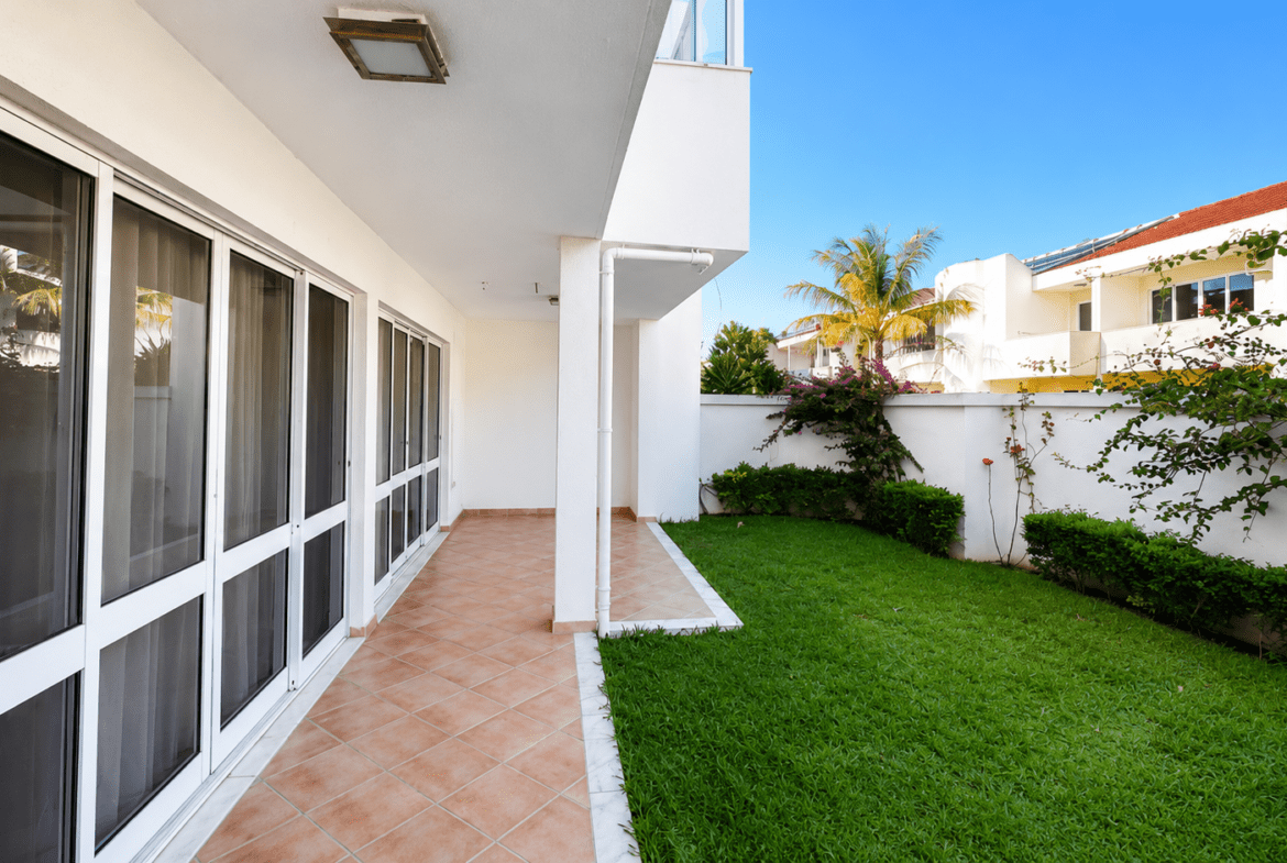 Moradia T4 de Luxo no Condomínio Aisha Garden – Triunfo