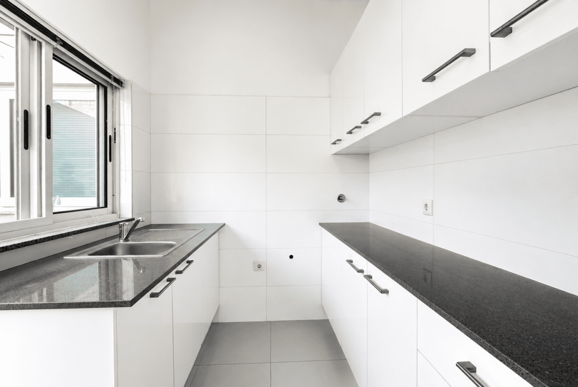 Moradia T4 de Luxo para Arrendar no Triunfo | Condomínio Exclusivo Próximo ao Villa Sol