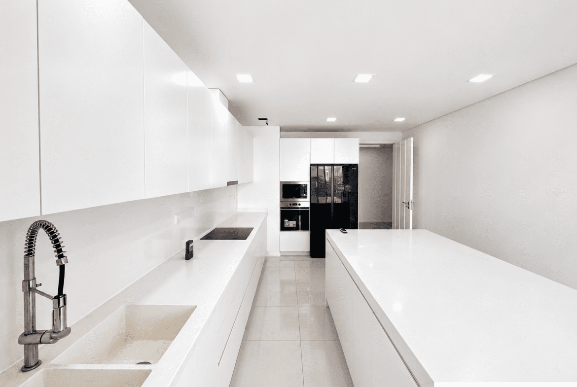 Apartamento TP4 de Luxo no Condomínio Zen – Avenida Marginal