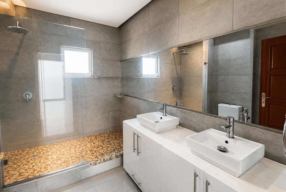 Moradia T4 de Luxo no Condomínio Aisha Garden – Triunfo