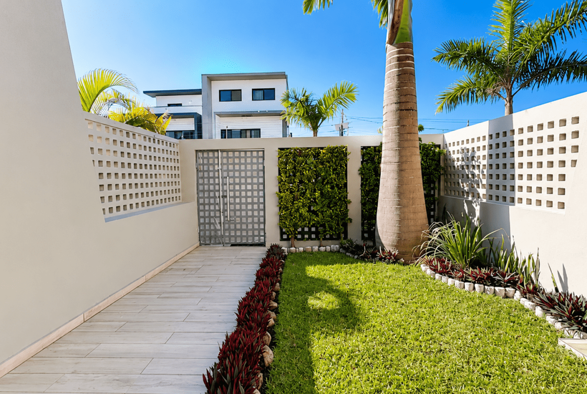 Moradia T4 de Luxo para Arrendar no Triunfo | Condomínio Exclusivo Próximo ao Villa Sol
