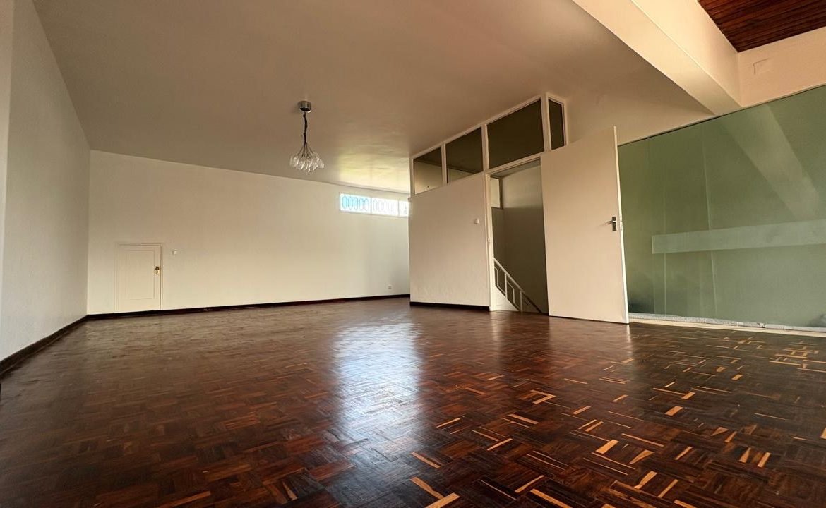 Moradia T4 para Arrendamento na Sommerschield