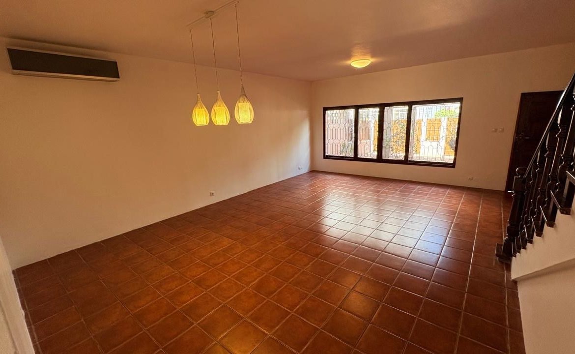 Moradia T4 para Arrendamento na Sommerschield