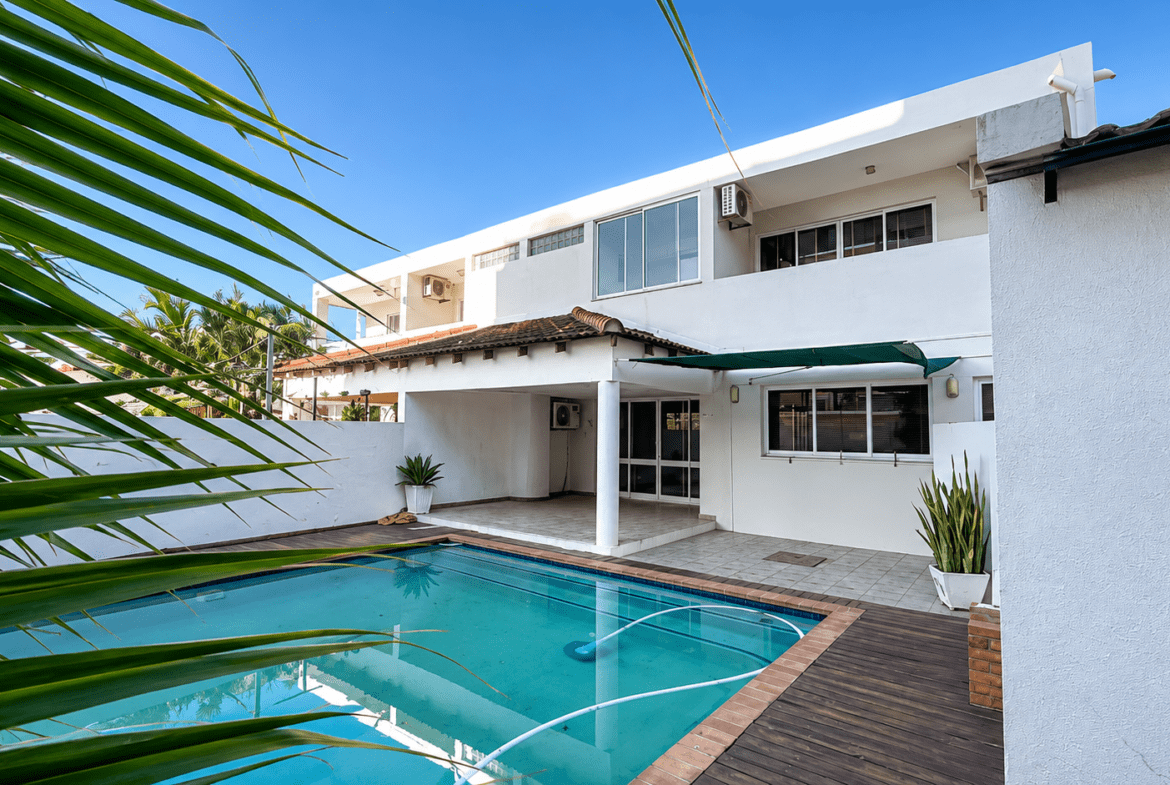 Moradia T4 de Luxo no Condomínio Aisha Garden – Triunfo
