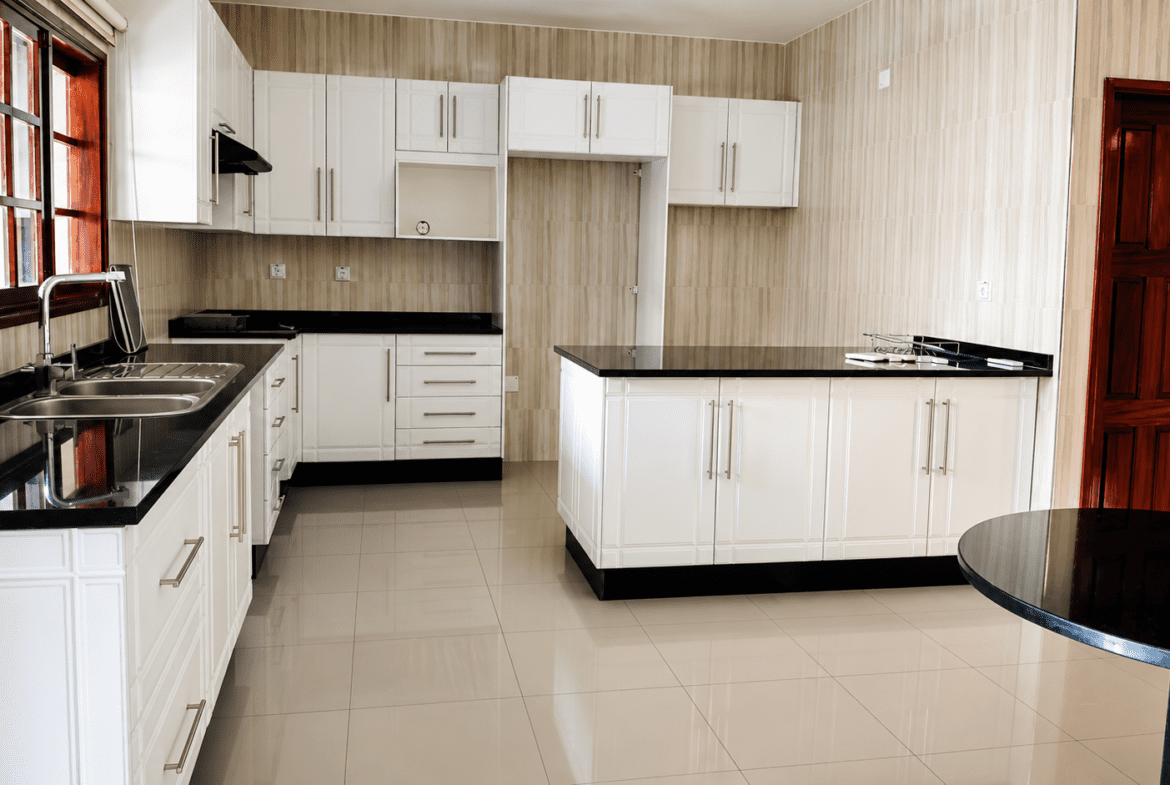 Moradia T3 com Piscina em Sommerschield II | Residência ou Escritório de Prestígio em Maputo