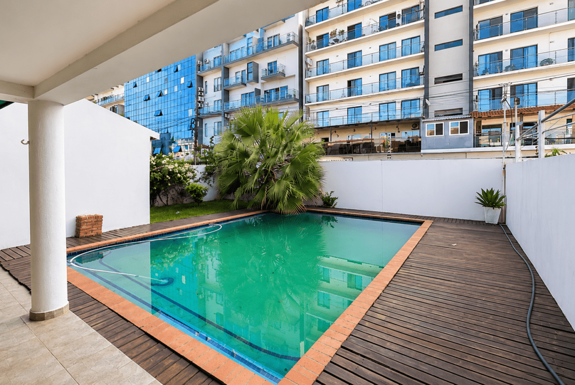 Moradia T4 de Luxo no Condomínio Aisha Garden – Triunfo