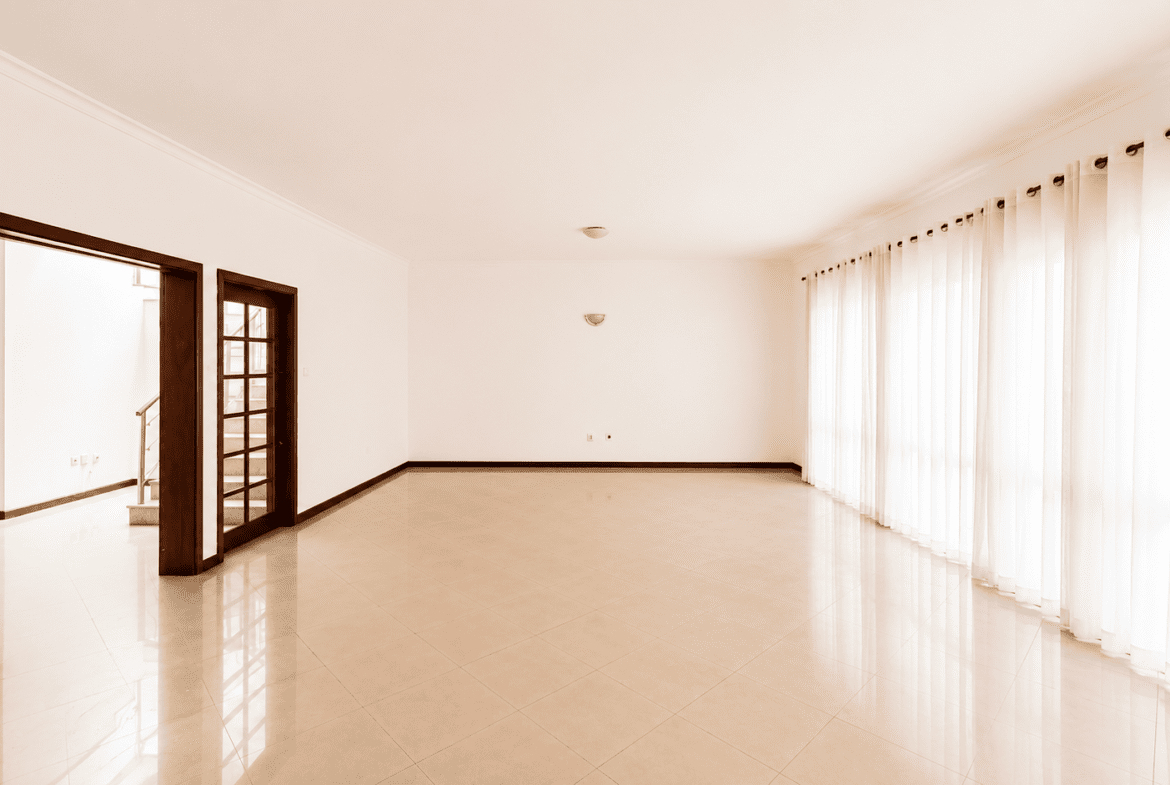 Moradia T4 de Luxo no Condomínio Aisha Garden – Triunfo