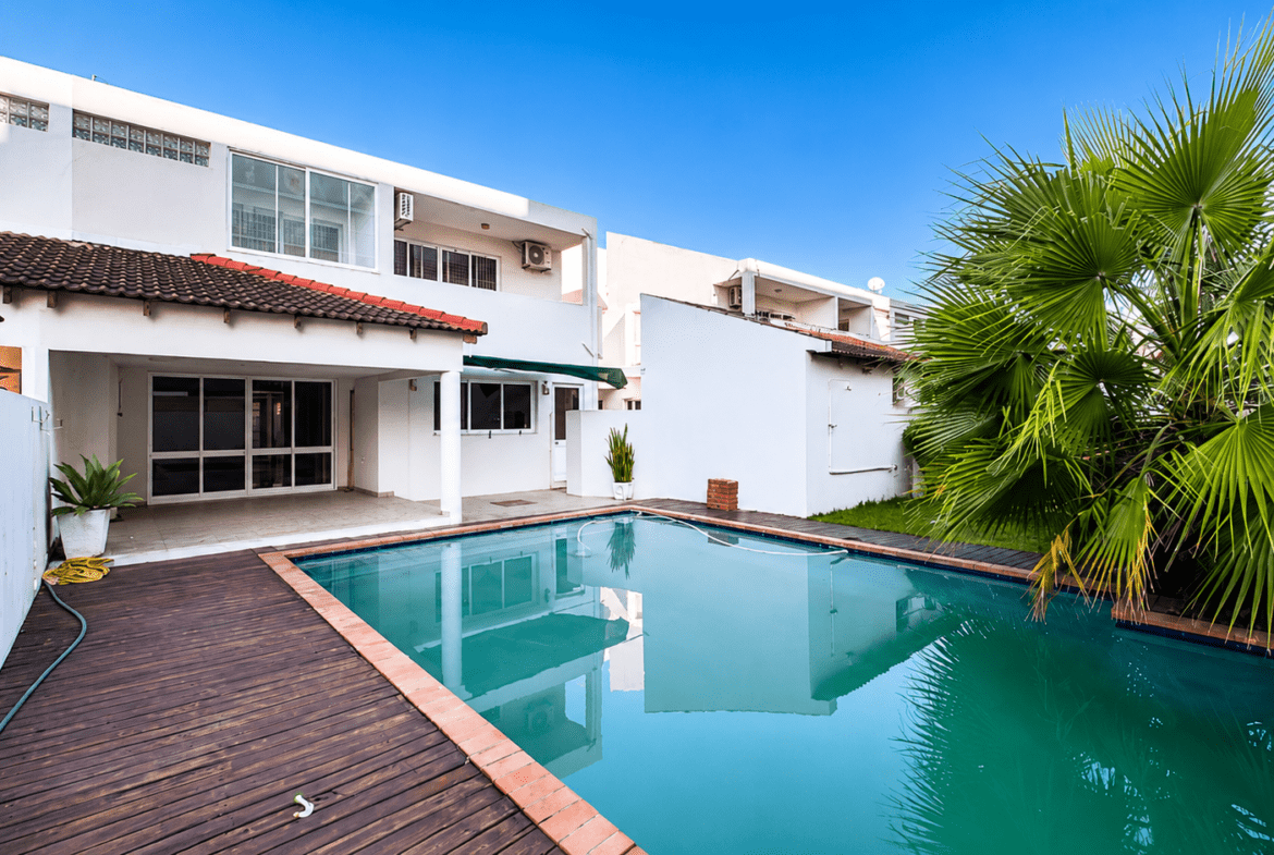 Moradia T4 de Luxo no Condomínio Aisha Garden – Triunfo