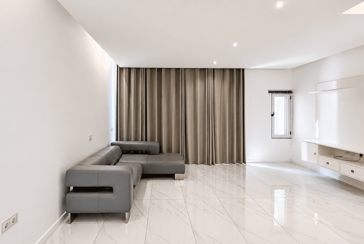 Moradia T4 de Luxo para Arrendar no Triunfo | Condomínio Exclusivo Próximo ao Villa Sol