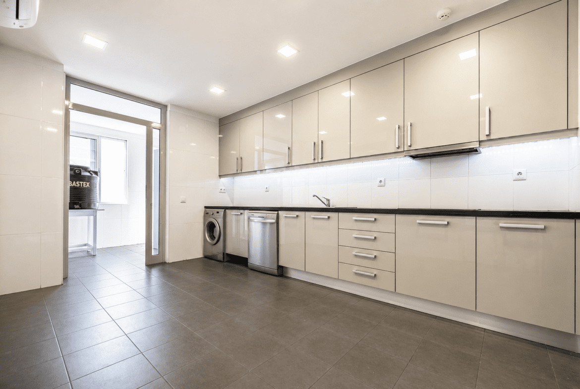 Apartamento T3 de Luxo para Arrendamento no Condomínio Imoinveste | Vista Mar | Maputo
