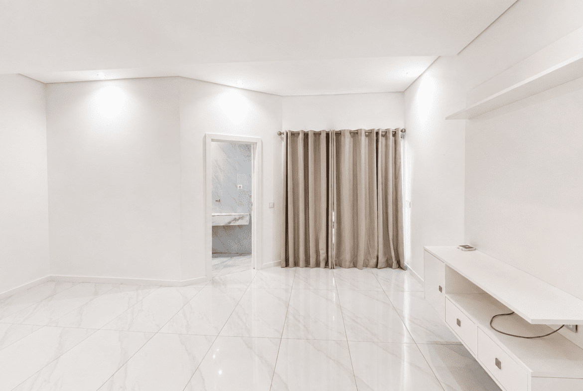 Moradia T4 de Luxo para Arrendar no Triunfo | Condomínio Exclusivo Próximo ao Villa Sol