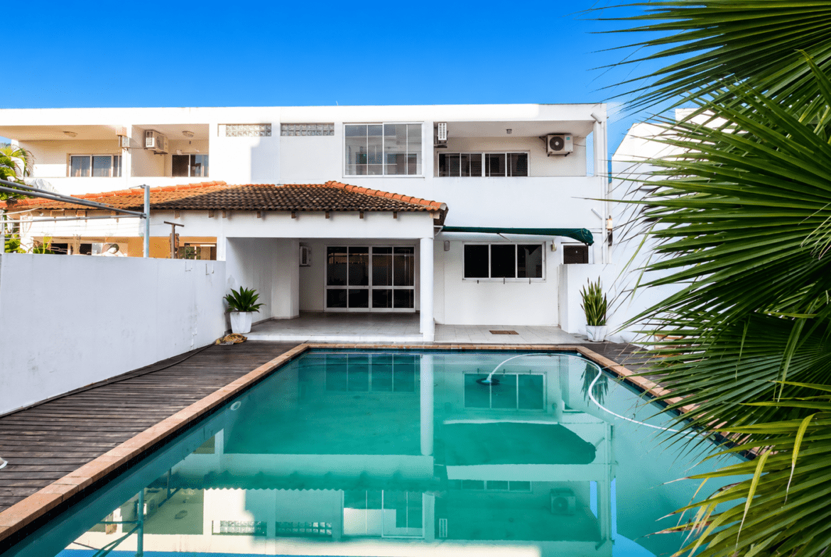 Moradia T4 de Luxo no Condomínio Aisha Garden – Triunfo