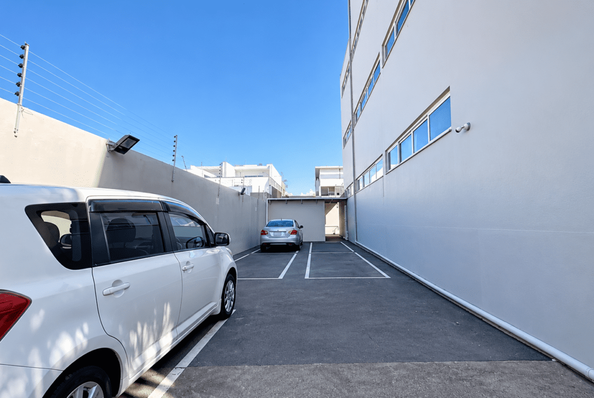 Moradia T4 de Luxo para Arrendar no Triunfo | Condomínio Exclusivo Próximo ao Villa Sol