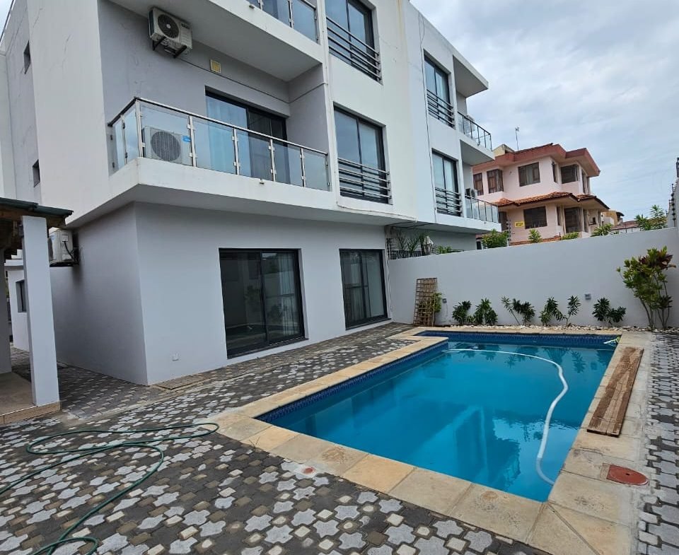 Moradia Super Luxuosa T5 na Sommerschield II