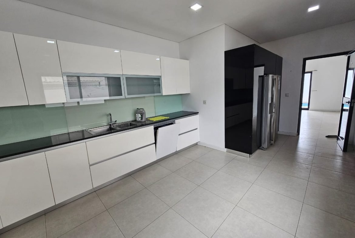 Moradia Super Luxuosa T5 na Sommerschield II