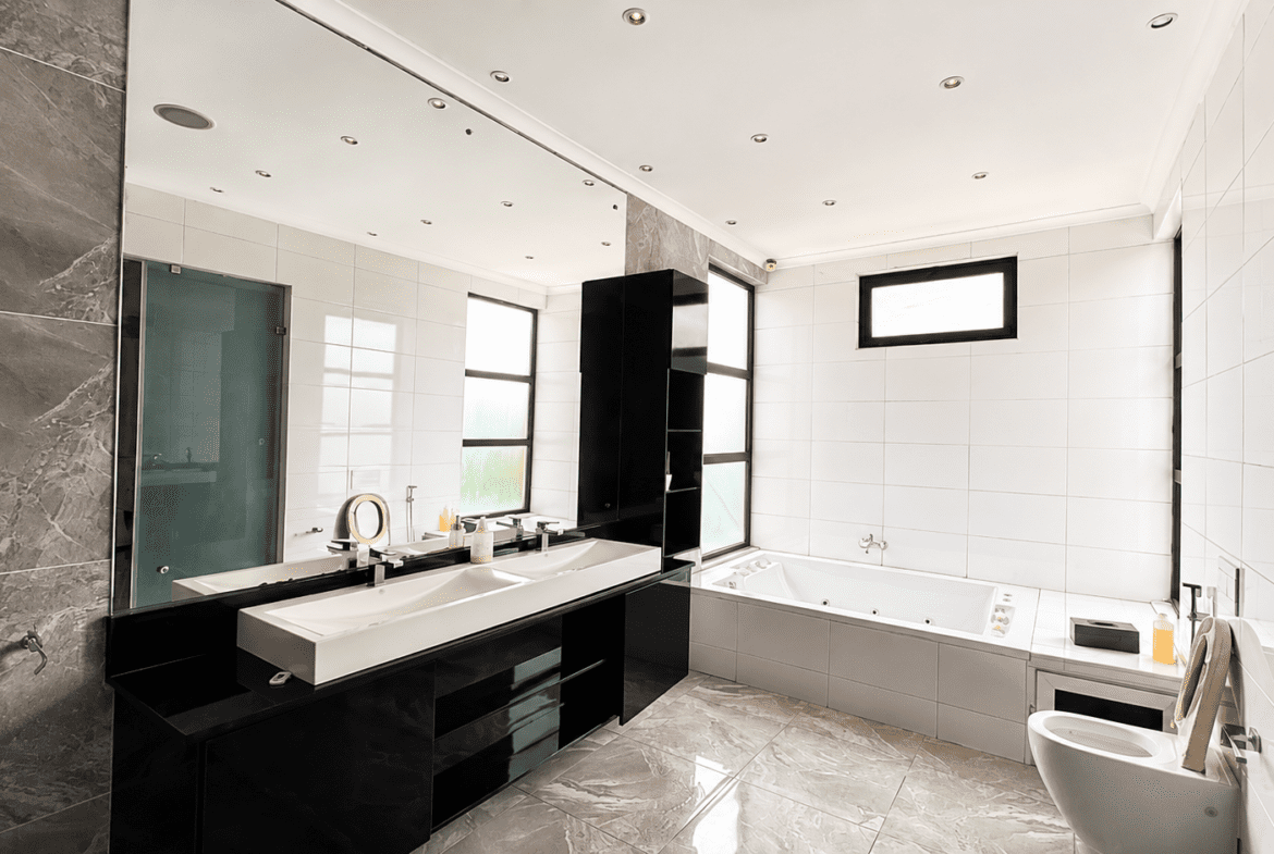 Moradia T4 de Luxo à Venda no Tchumene | Piscina, Smart House e Anexo T2