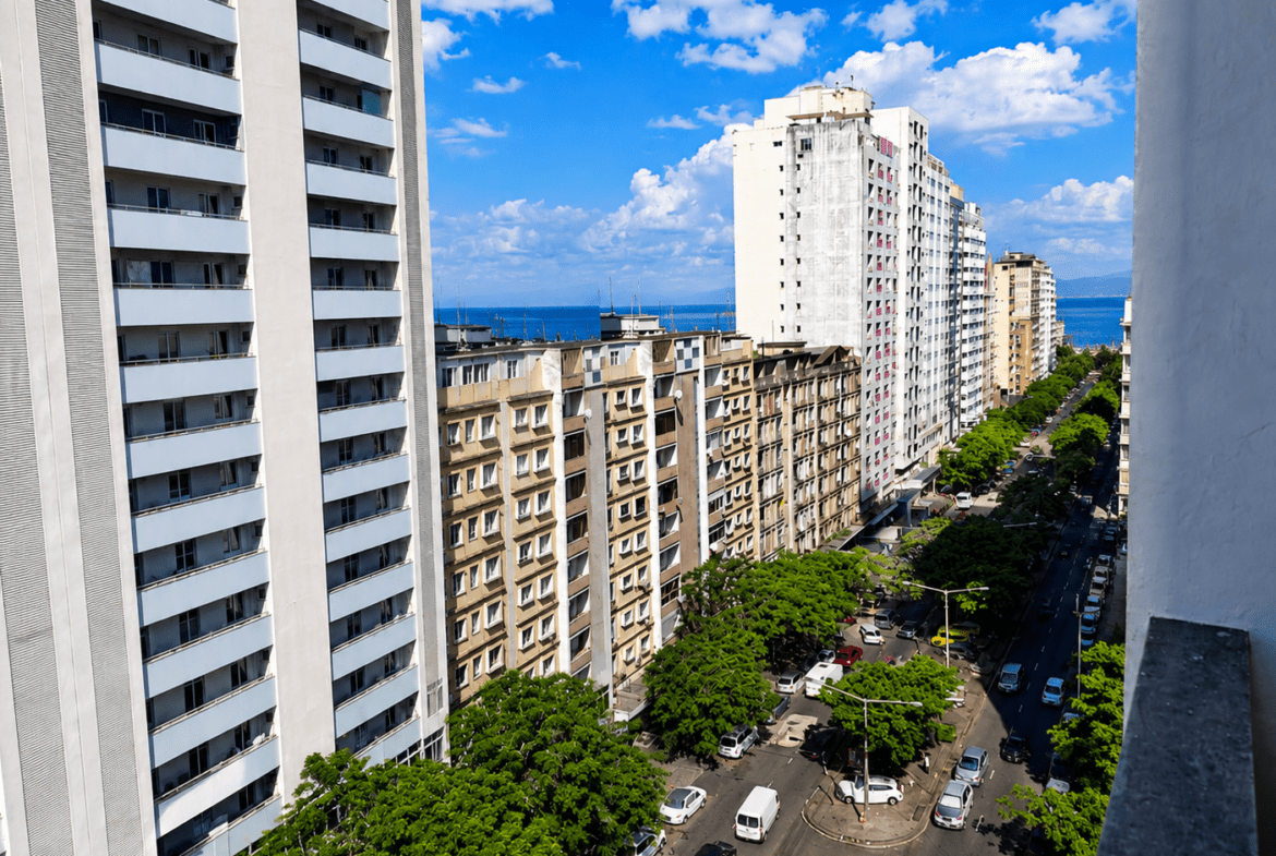 Arrenda-se Apartamento T3 na Avenida Julius Nyerere | Último Andar com Varanda | 80.000 MZN