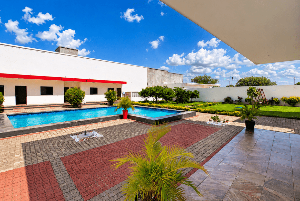 Moradia T4 de Luxo à Venda no Tchumene | Piscina, Smart House e Anexo T2