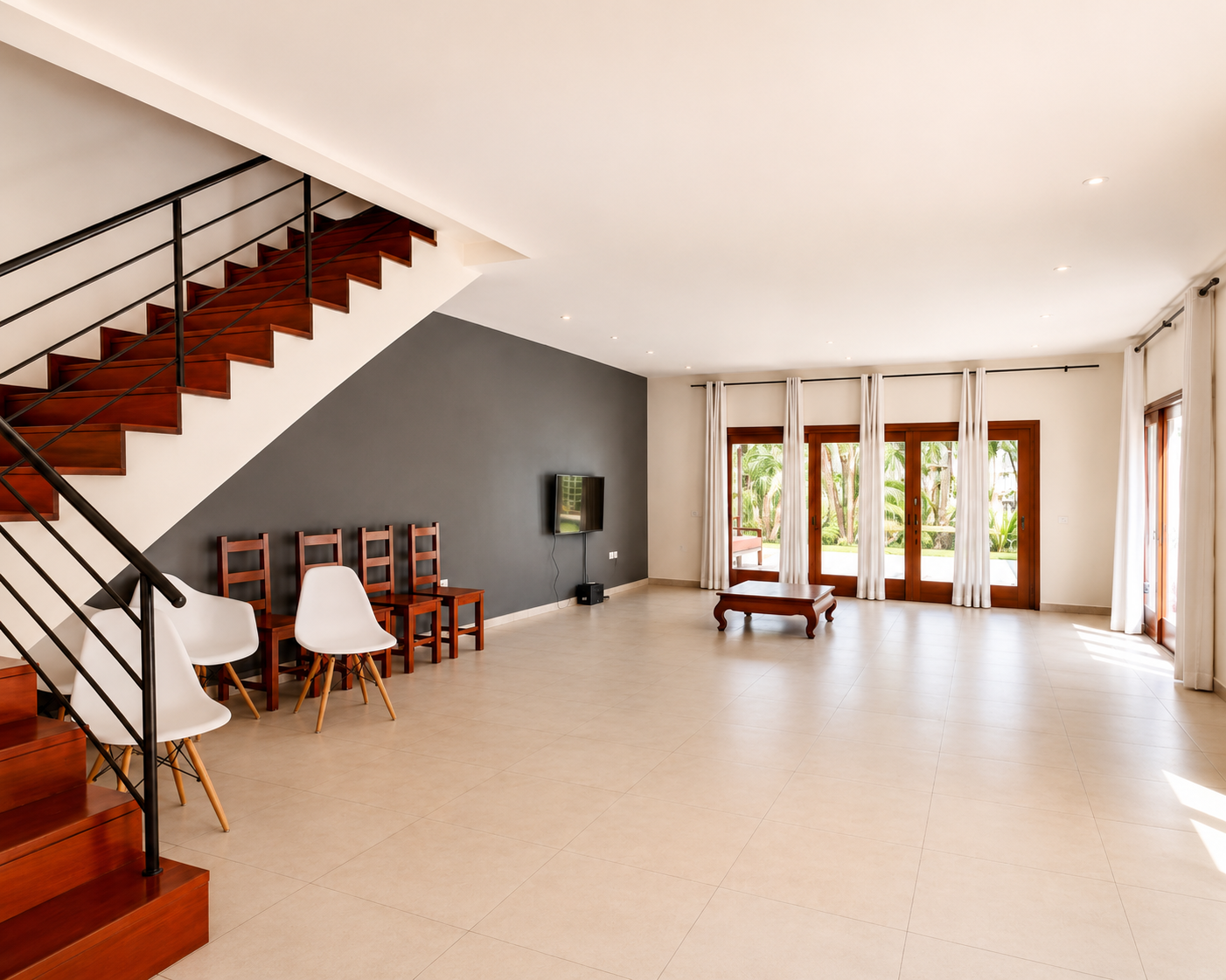 3-Bedroom House with Swimming Pool for Rent in Triunfo