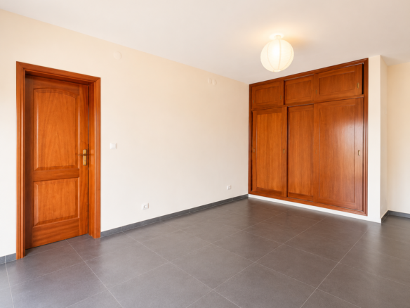 Moradia T3 com Piscina para Arrendamento em Triunfo