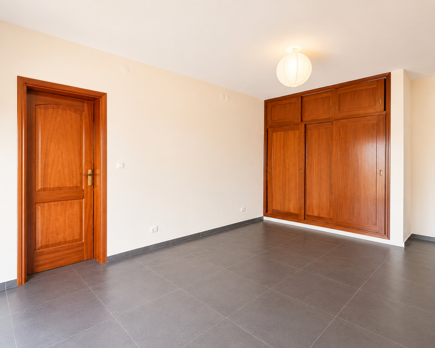 3-Bedroom House with Swimming Pool for Rent in Triunfo