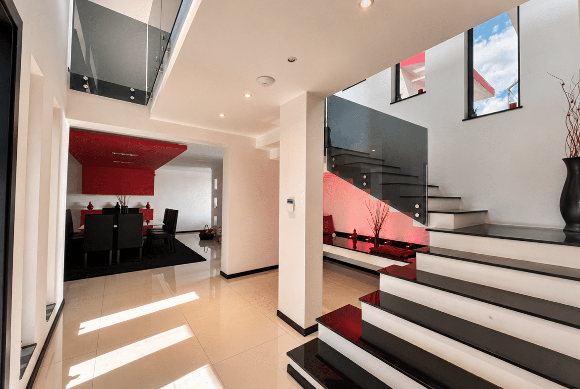 Moradia T4 de Luxo à Venda no Tchumene | Piscina, Smart House e Anexo T2