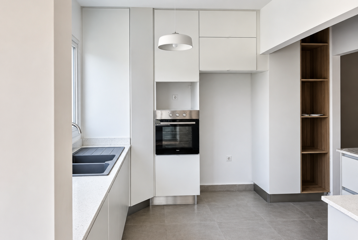 Apartamento T3 Renovado para Arrendamento em Sommerschield 1 | 150.000 MZN/Mês | Piscina e Jardim