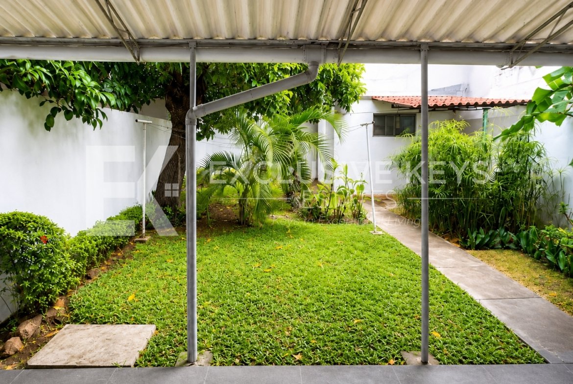 Moradia TP5 para Arrendamento em Sommerchield, Maputo | Ideal para Habitação ou Escritório