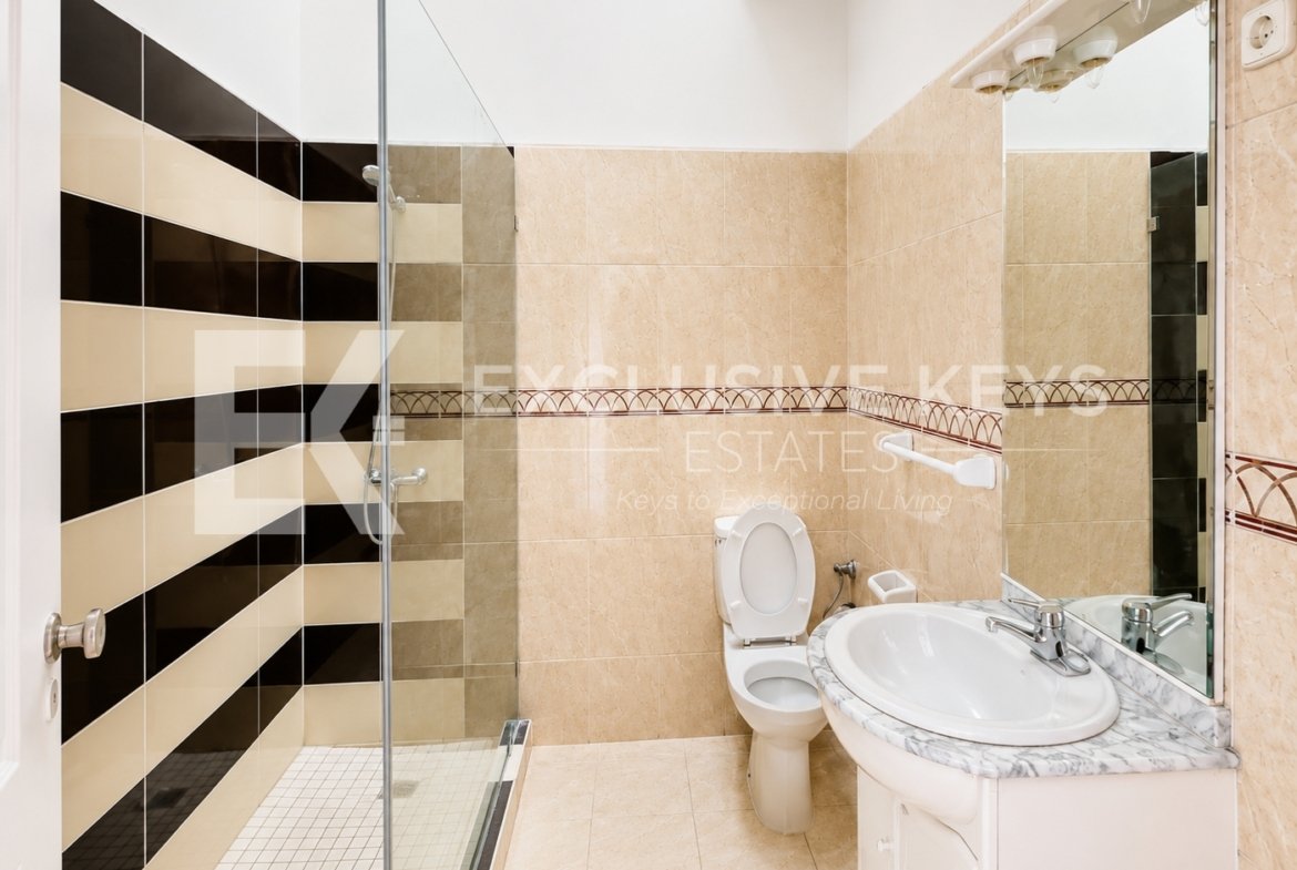 Moradia TP5 para Arrendamento em Sommerchield, Maputo | Ideal para Habitação ou Escritório