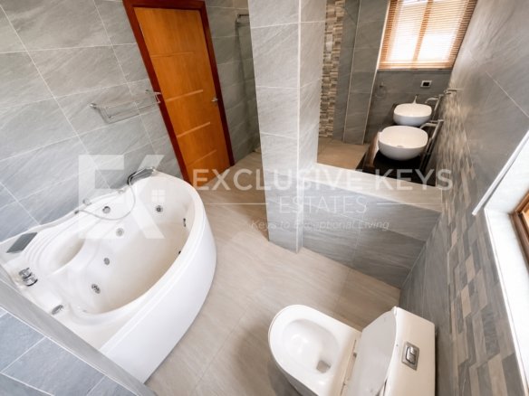 Moradia T6+1 de Luxo à Venda | Triunfo NovoPreço: 38.000.000 MZN