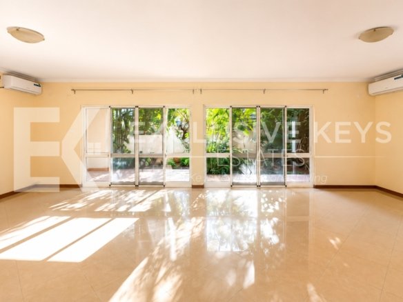 Moradia T4 à Venda | Condomínio Aisha Garden | Maputo Preço: 24.000.000 MZN