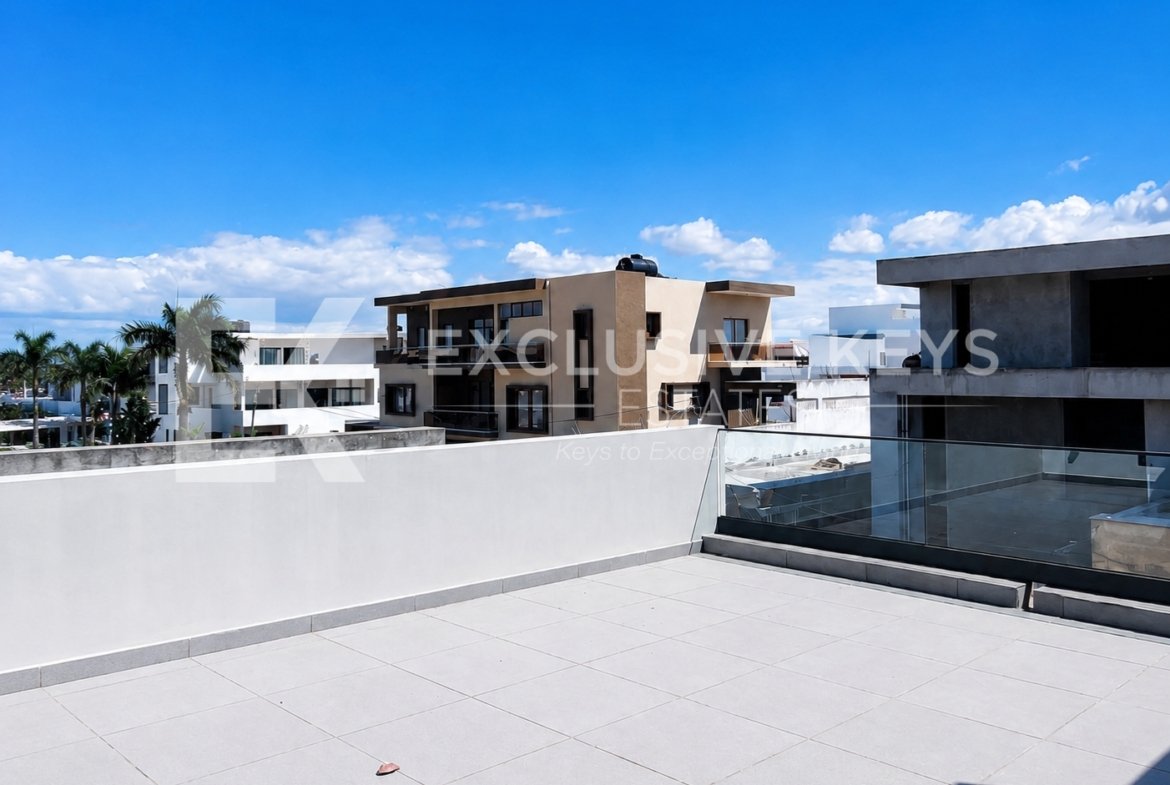 Moradia T4 com Piscina à Venda no Triunfo Novo – 21.000.000 MZN