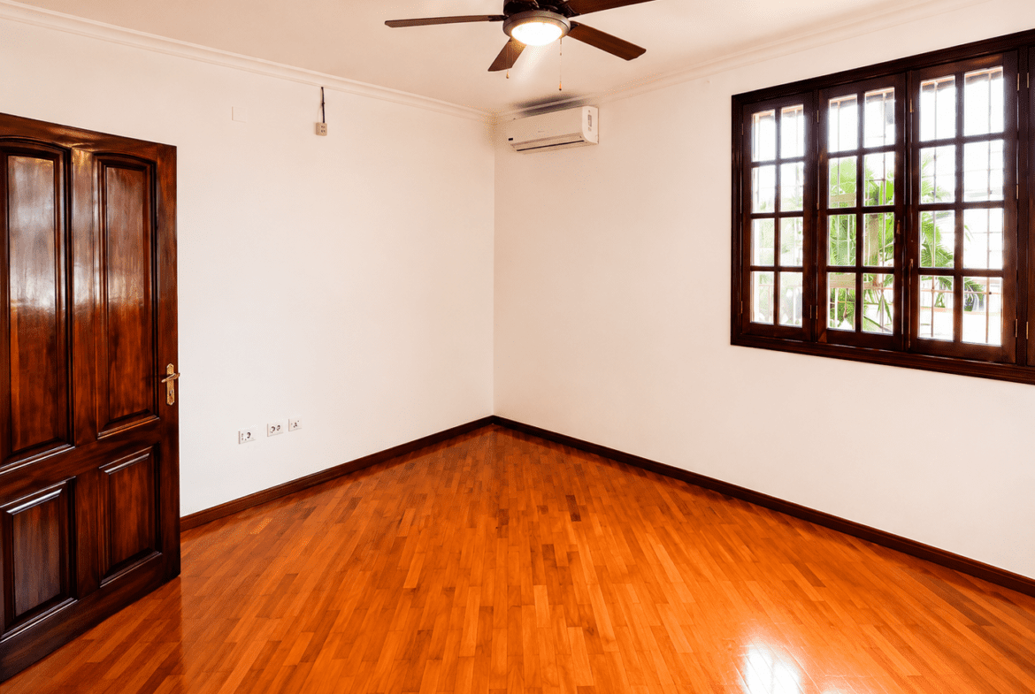 Moradia T4 de Luxo com Piscina para Arrendamento em Sommerschield II, Maputo