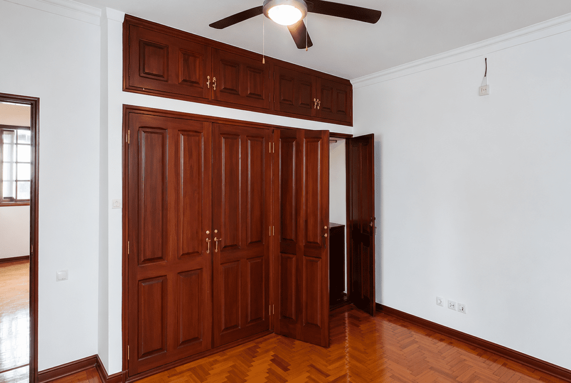 Moradia T4 de Luxo com Piscina para Arrendamento em Sommerschield II, Maputo