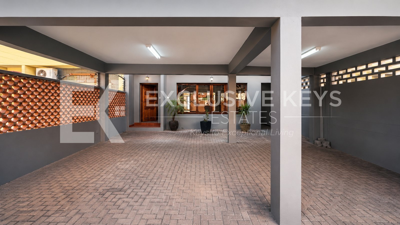 Moradia T4 Moderna para Arrendamento em Sommershield, Maputo