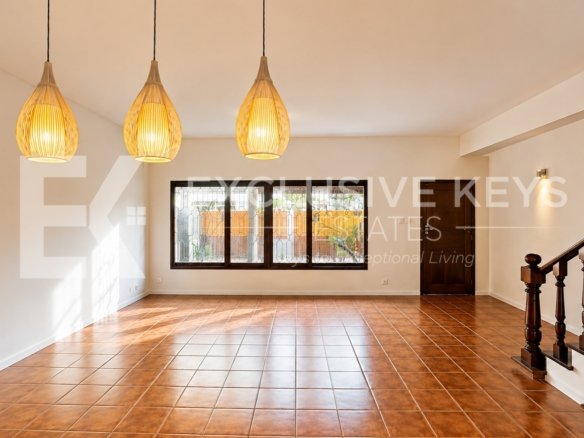 Moradia T4 Moderna para Arrendamento em Sommershield, Maputo