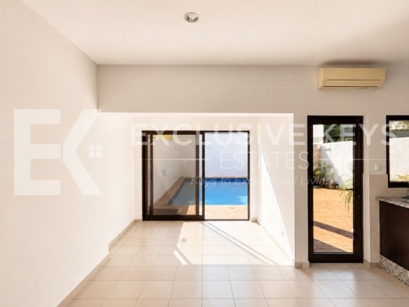 Moradia T4 Moderna para Arrendamento em Sommershield, Maputo