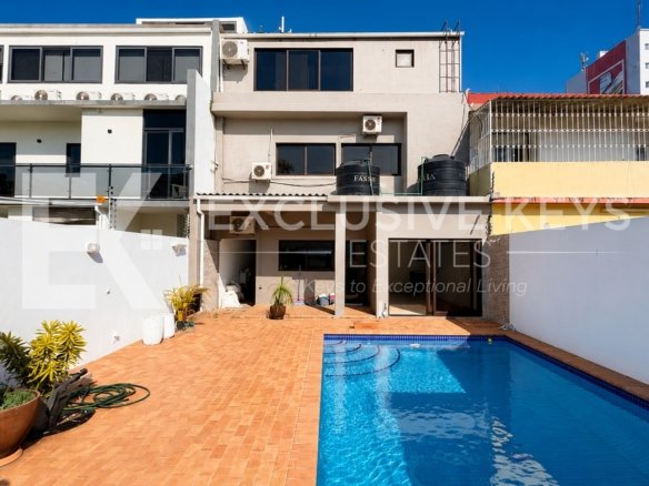 Moradia T4 Moderna para Arrendamento em Sommershield, Maputo