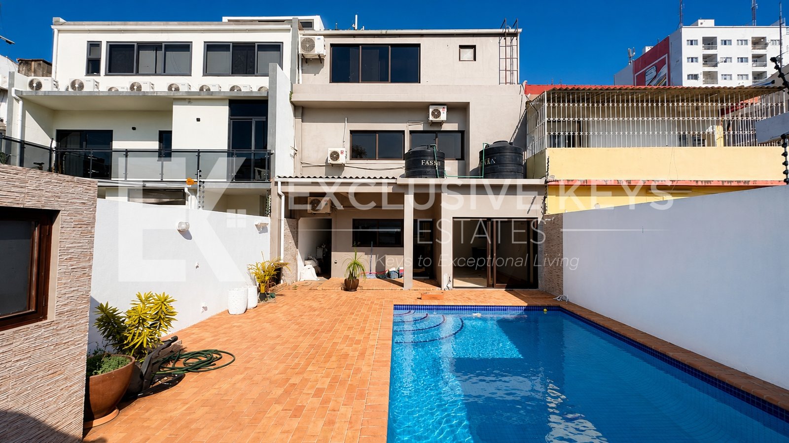 Moradia T4 Moderna para Arrendamento em Sommershield, Maputo