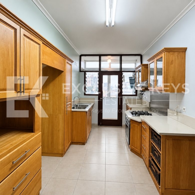 Apartamento T3 para Arrendamento na Avenida Agostinho Neto | 2 Suítes | Polana, Maputo