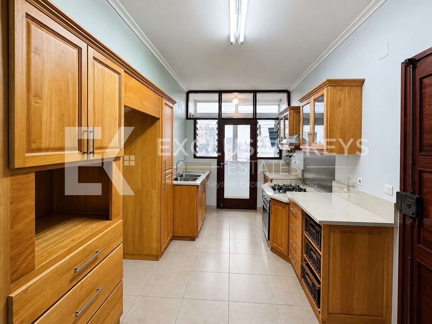 Apartamento T3 para Arrendamento na Avenida Agostinho Neto | 2 Suítes | Polana, Maputo