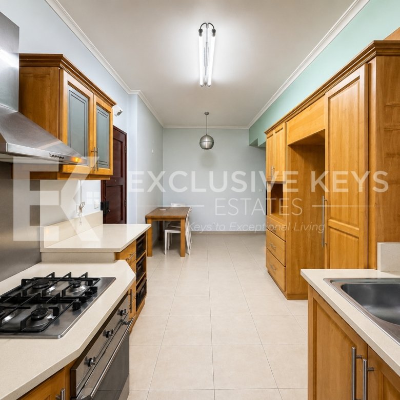 Apartamento T3 para Arrendamento na Avenida Agostinho Neto | 2 Suítes | Polana, Maputo