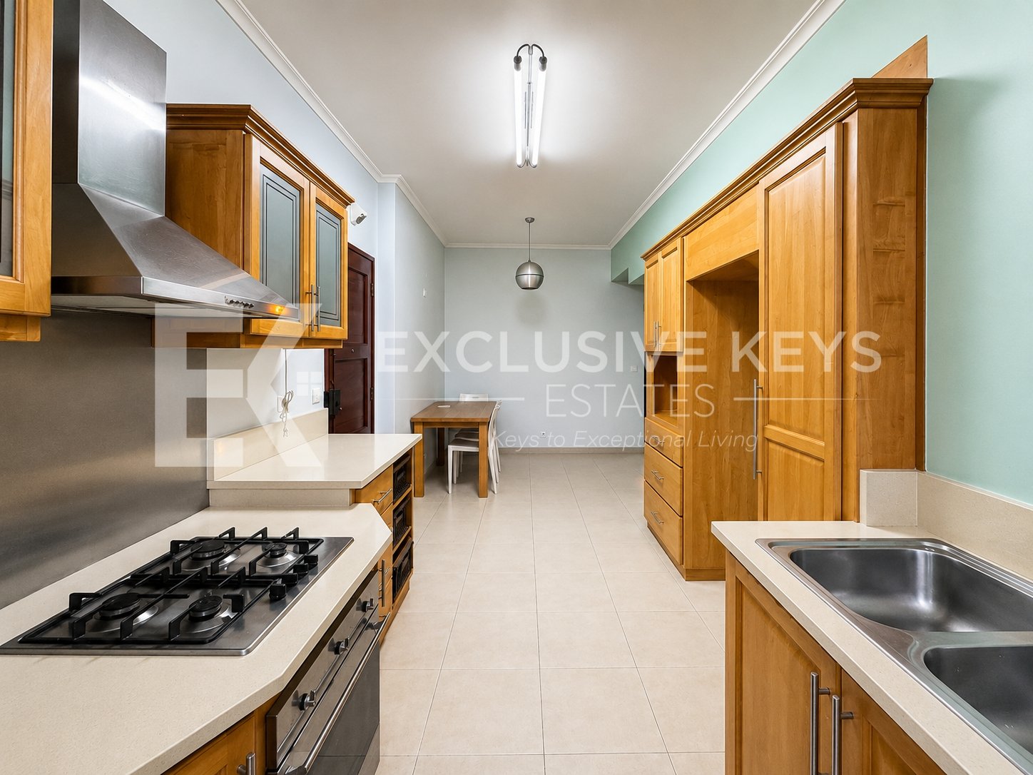 Apartamento T3 para Arrendamento na Avenida Agostinho Neto | 2 Suítes | Polana, Maputo