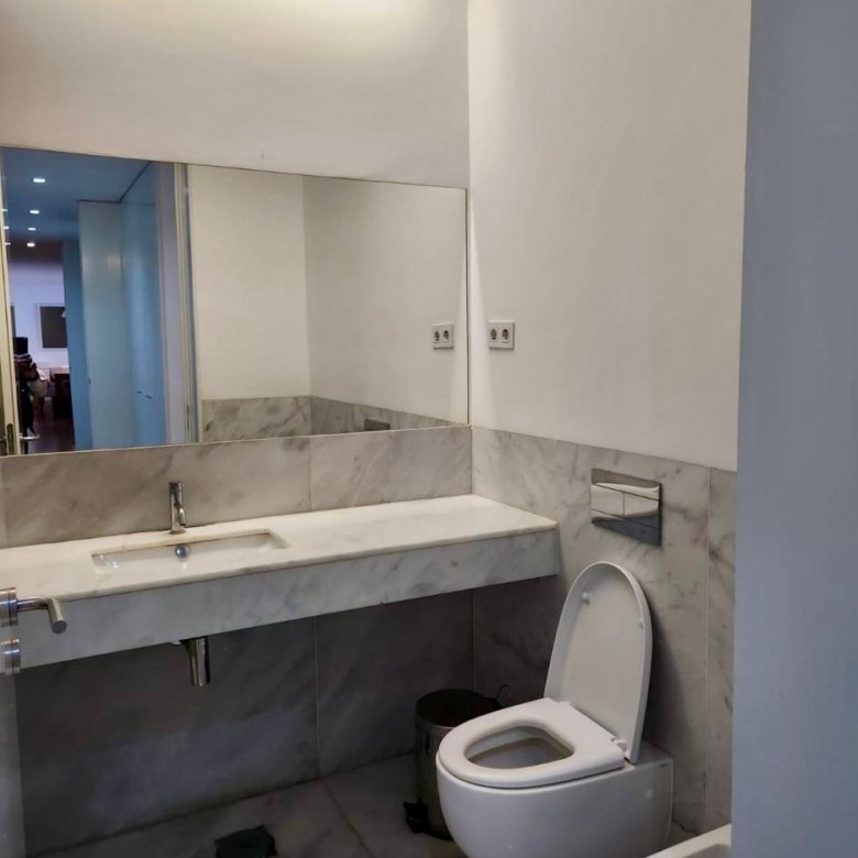 SUPER LUXURIOUS 4-BEDROOM APARTMENT FOR RENT – POLANA
