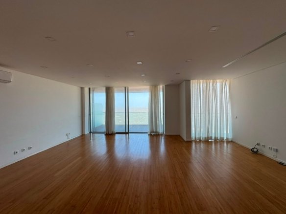 Zen Residence | Apartamento T4 de Luxo para Arrendamento na Avenida Marginal