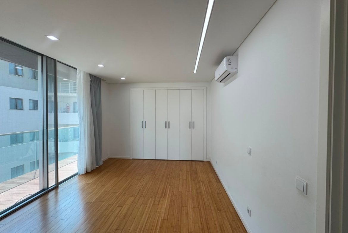 Zen Residence | Apartamento T4 de Luxo para Arrendamento na Avenida Marginal