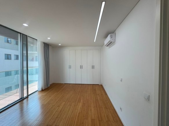 Zen Residence | Apartamento T4 de Luxo para Arrendamento na Avenida Marginal
