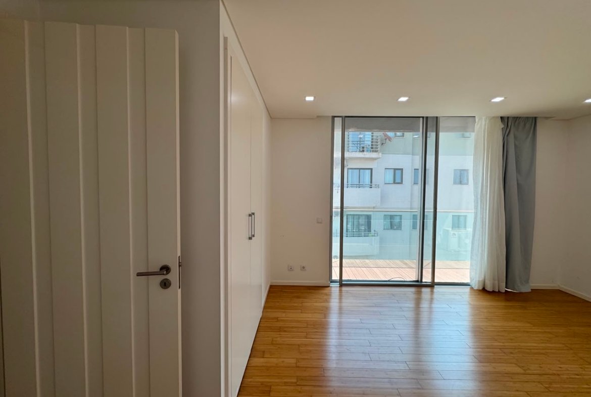 Zen Residence | Apartamento T4 de Luxo para Arrendamento na Avenida Marginal
