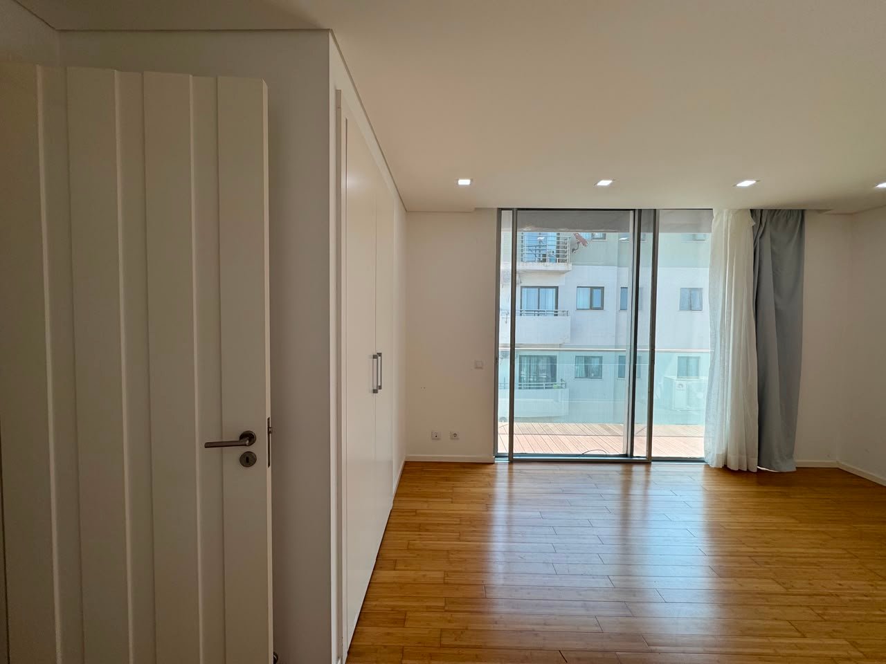 12 Zen Residence | Apartamento T4 de Luxo para Arrendamento na Avenida Marginal