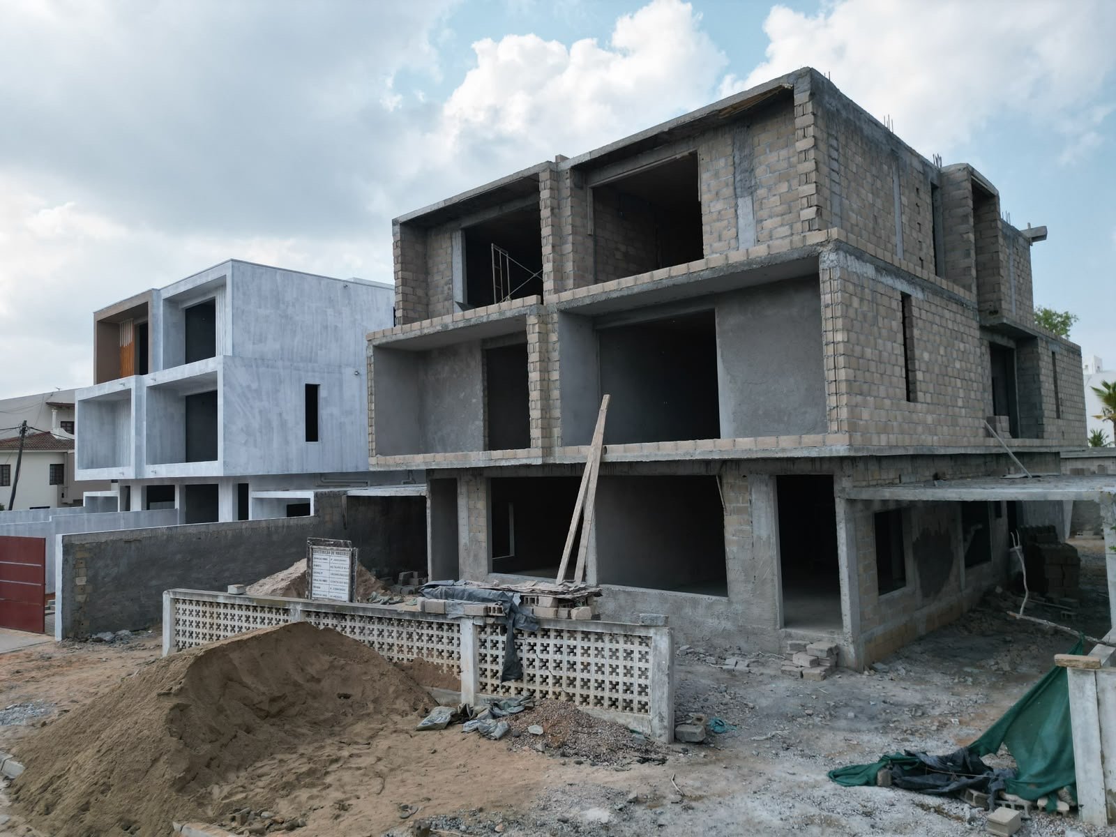 🏡 VENDE-SE MORADIA GEMINADA TP4 EM TOSCO – TRIUNFO NOVO
